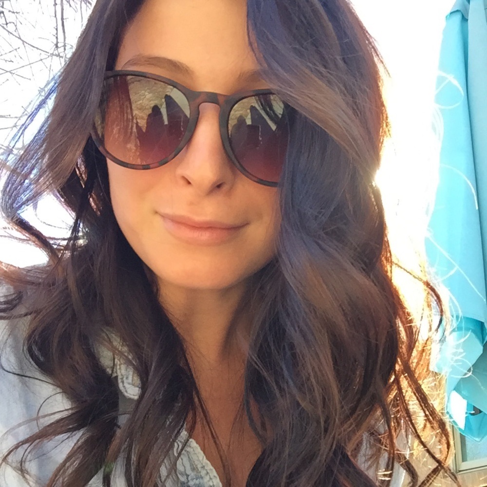 Meet your Posher, Adriana